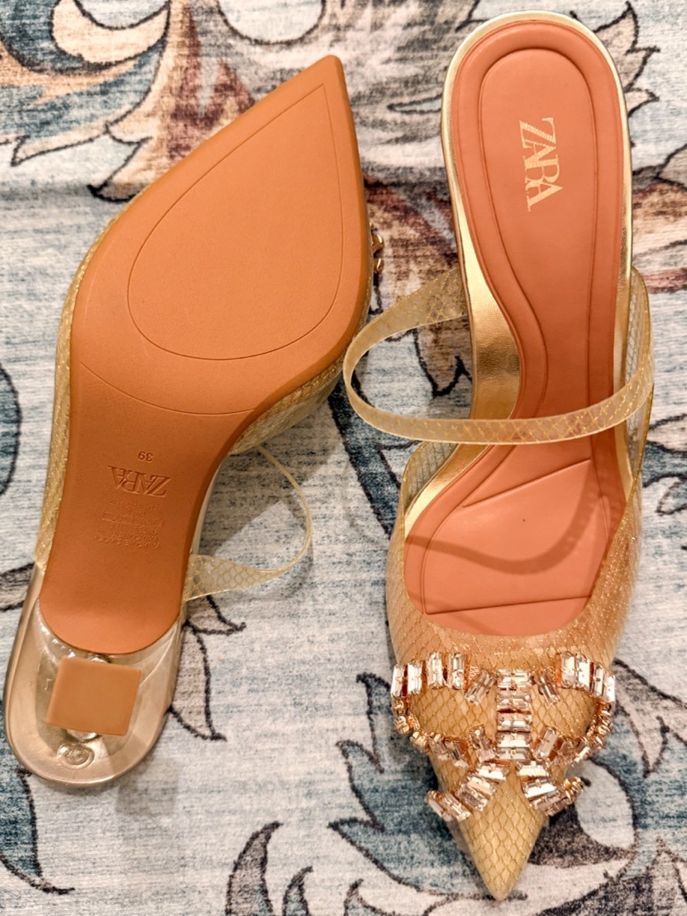 New! Rare Pristine Crystal ZARA vinyl Gold netting Pointed Mules Smoke/pet free